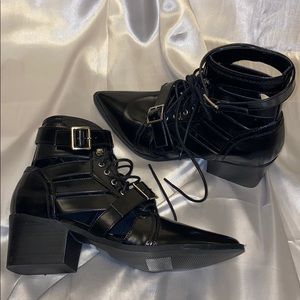 Pointed Cut-out Booties